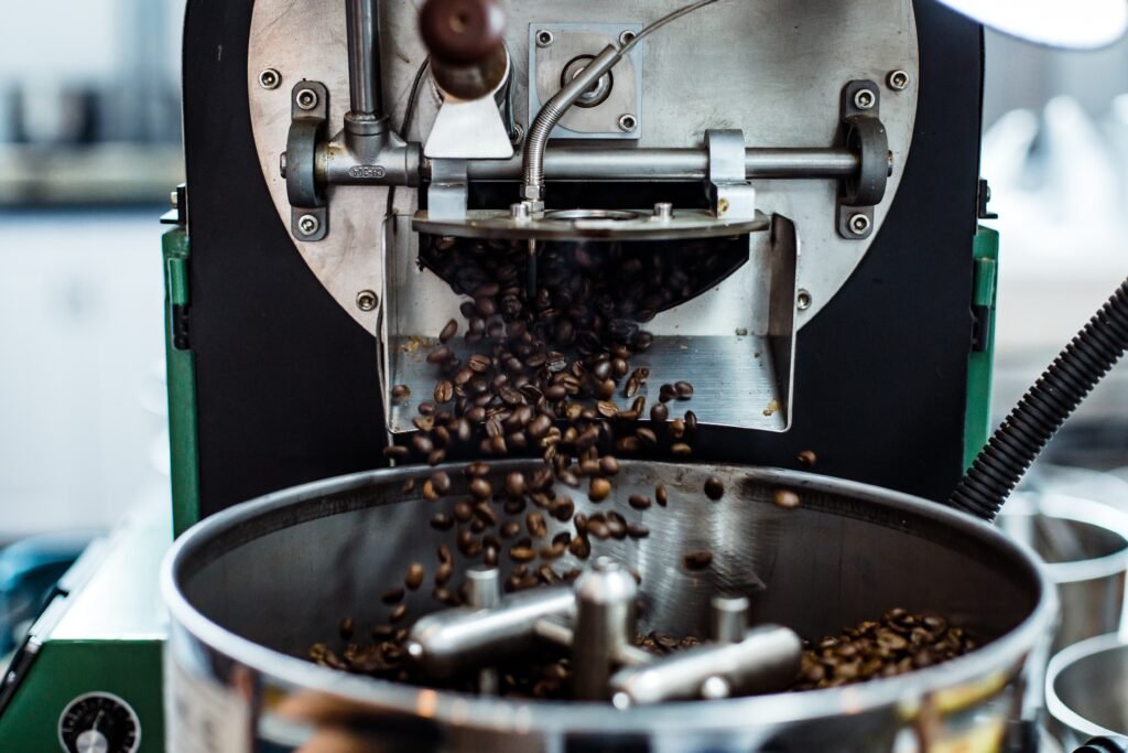 coffee machine supplying coffee beans
