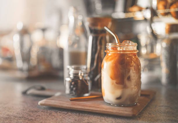 How to Make Iced Coffee at Home Without a Machine